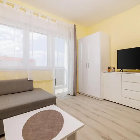 アパート Natali ツリクヴェニツァ